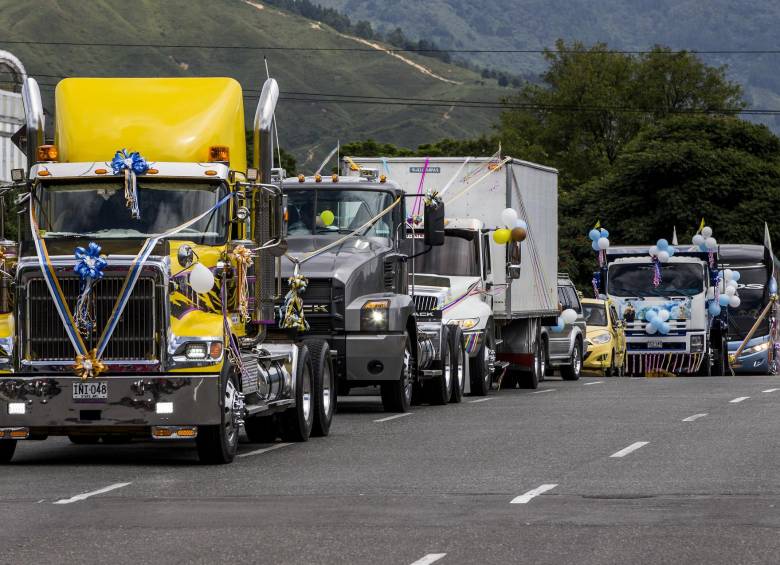 La caravana partió de la terminal Sur y llegó a la Terminal Norte. FOTO JAIME PÉREZ