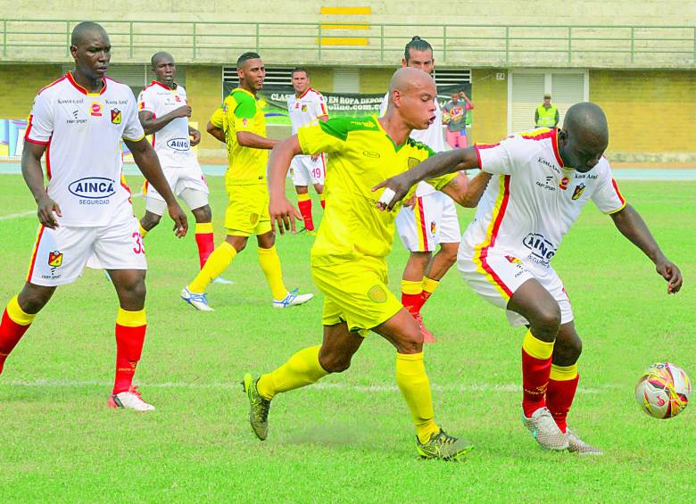Leones se encuentra a 16 puntos del Deportivo Pereira-foto de blanco-, el líder, y a un punto del Deportes Quindío, en su lucha por una casilla entre los ocho mejores. FOTO Colprensa