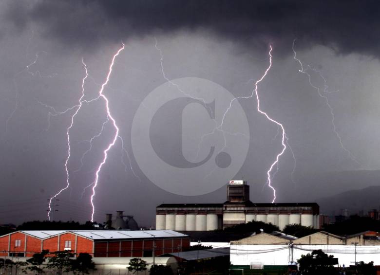 Tormenta eléctrica en el Valle de Aburrá. FOTO Henry Agudelo Cano