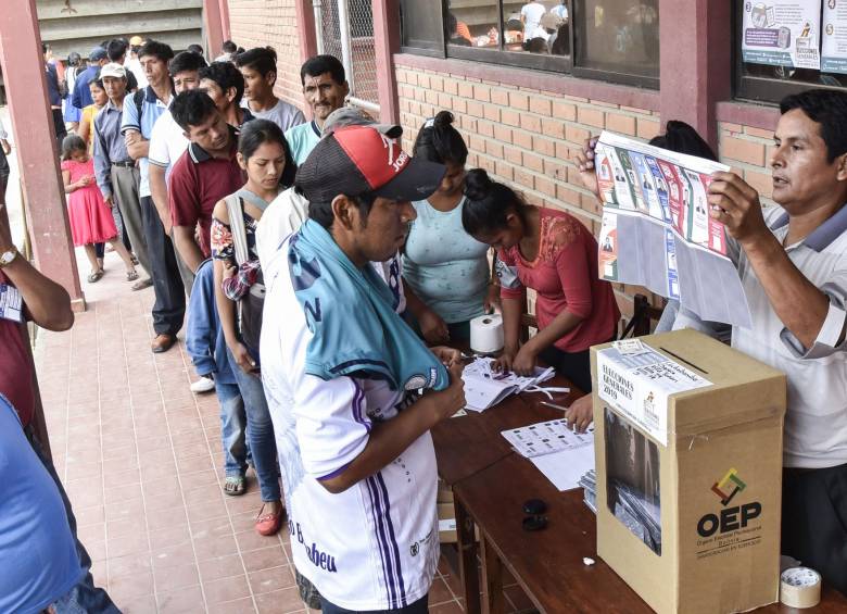 Los 7,3 millones de votantes bolivianos eligen, además de presidente y vicepresidente, sus 166 parlamentarios. FOTO AFP