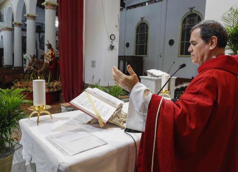 El Vaticano entregó recomendaciones en las que pide cuidar el aspecto material y el buen uso de la Biblia. FOTO MANUEL SALDARRIAGA