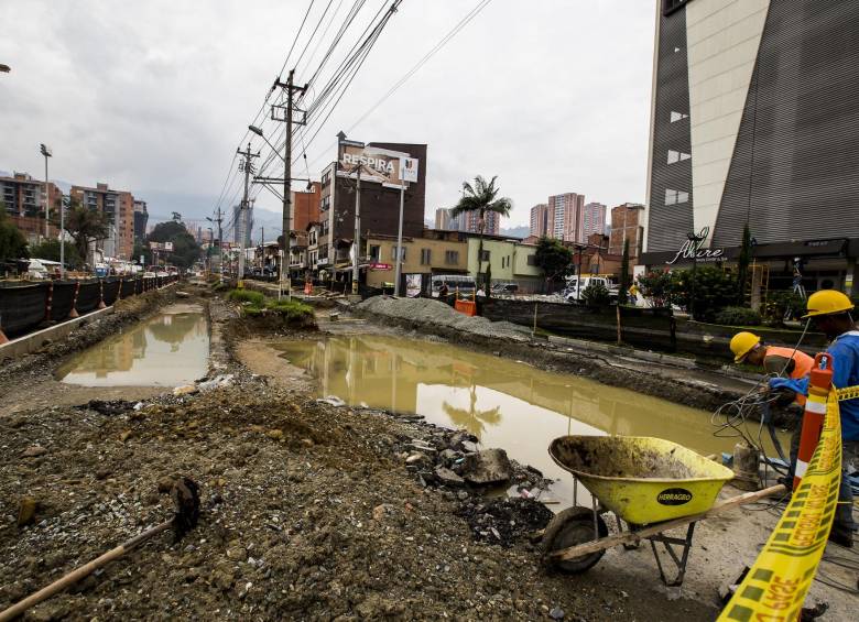 En este mes estará habilitada la primera calzada de la nueva vía, mientras que la otra será entregada en diciembre próximo. En total fueron intervenidos 400 metros lineales. FOTO jaime pérez 