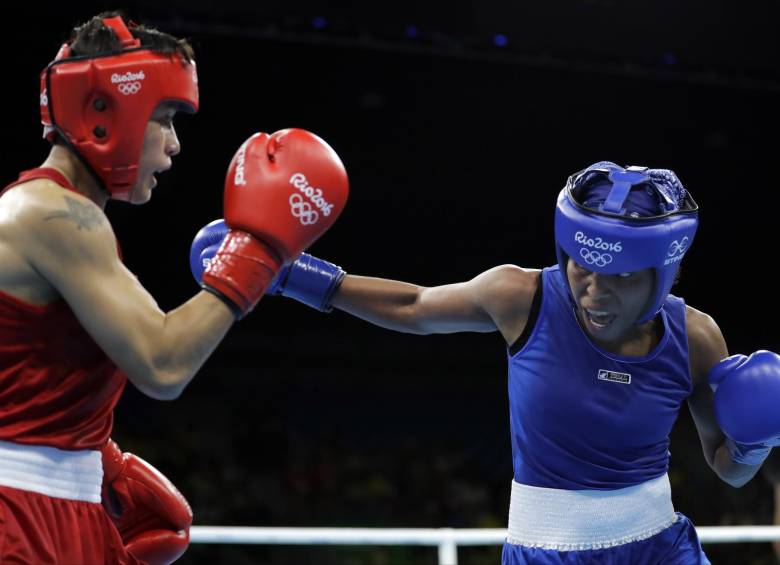 La colombiana de 27 años superó por decisión unánime (3-0) a la tailandesa Peamwilai Laopeam en cuartos y avanzó a las semifinales de la división mosca. FOTO AP