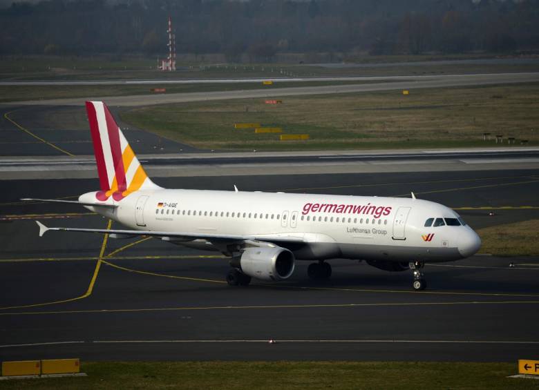 El avión llevaba 150 personas a bordo. FOTO AFP