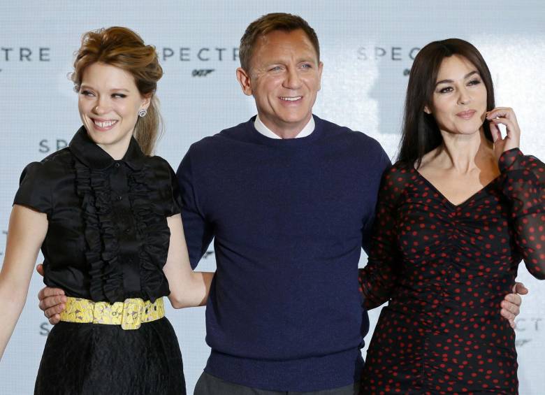 Lea Seydoux, Daniel Craig y Mónica Belluci. FOTO REUTERS