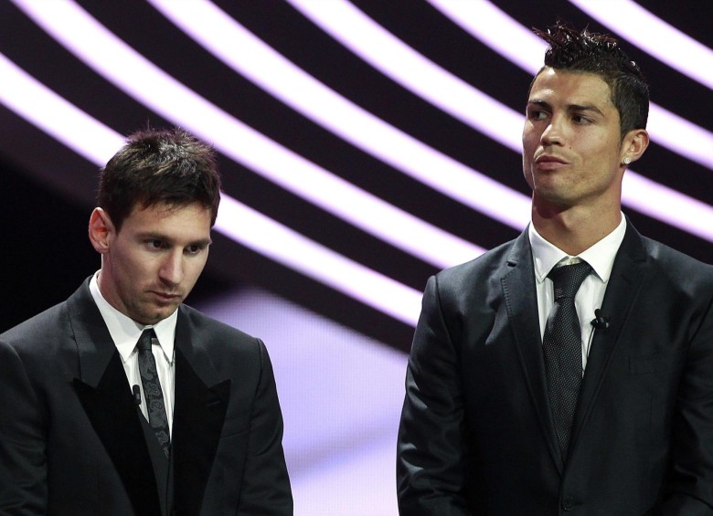 Los madridistas Cristiano Ronaldo y Gareth Bale, junto al atlético Antoine Griezmann y el barcelonista Leo Messi, ganador el año pasado. FOTO REUTERS
