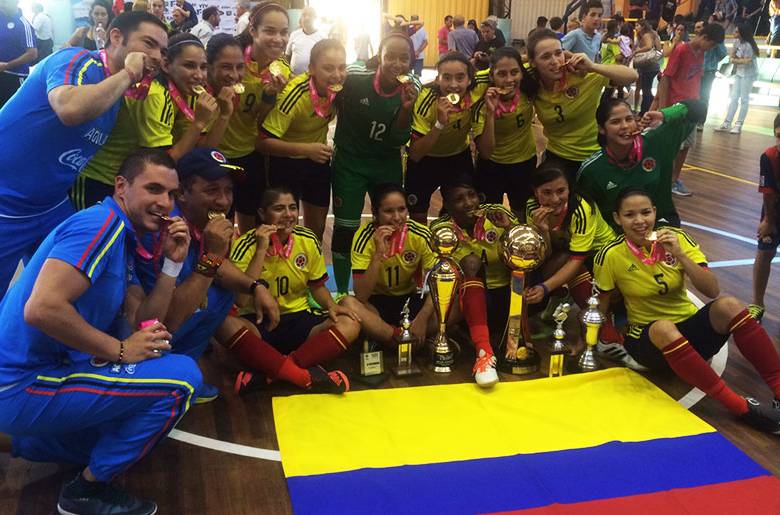 Las colombianas festejaron con orgullo luego de ganar el torneo de manera invicta. FOTO. Cortesía FCF