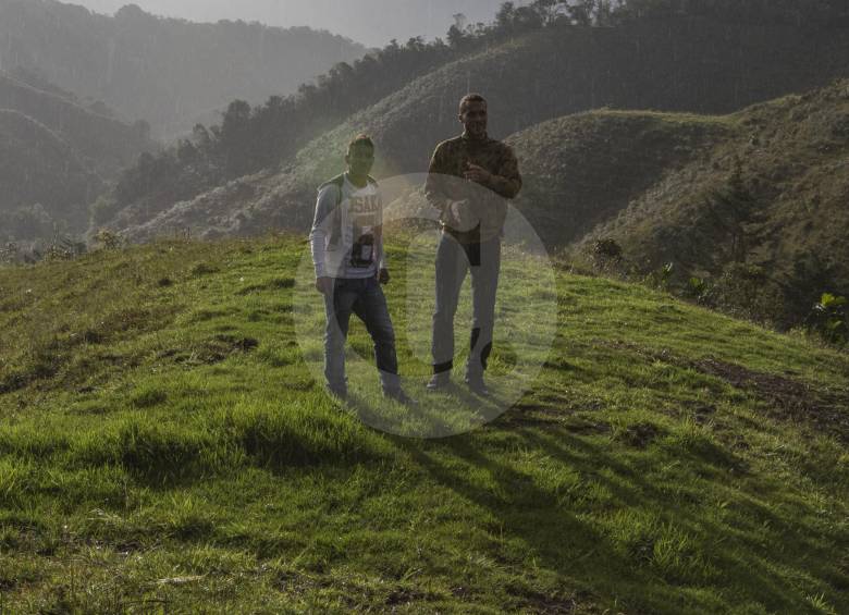 Visita de los jugadores de Chapecoense a Cerro Gordo. FOTO ROBINSON SÁENZ