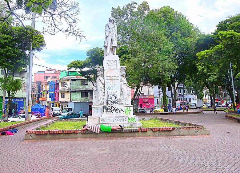 Plaza de Zea, Por la avenida de Greiff