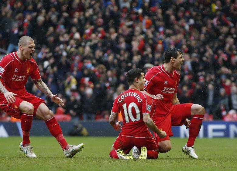 El brasileño Philippe Coutinho anotó un decisivo gol por Liverpool contra el visitante Manchester City. FOTO REUTERS