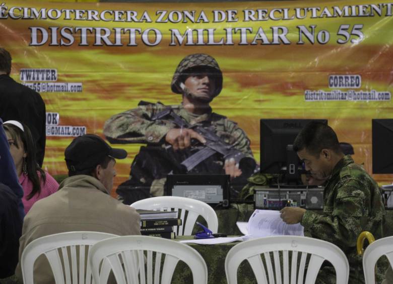 A un paso de eliminarse quedó el requisito de exigir a los estudiantes universitarios la libreta militar para poder graduarse.