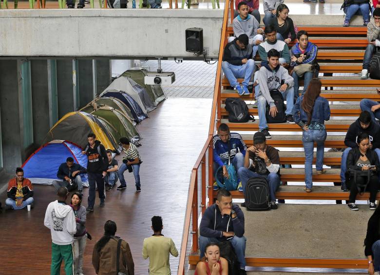En disturbios terminó el regreso a clases en el Poli