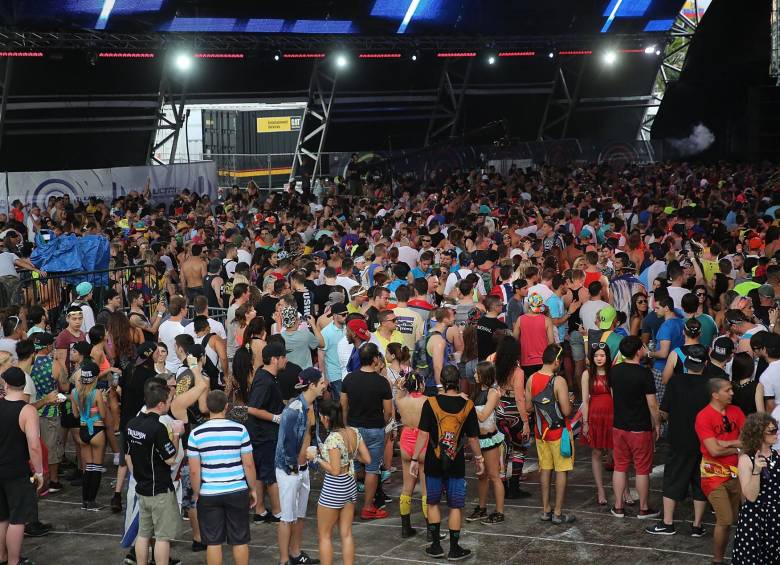 Miami se convirtió este fin de semana en una hipnótica discoteca al aire libre pletórica de trepidantes secuencias elaboradas por figuras como Armin Van Buuren, Axwell e Ingrosso, Carl Cox o Avicii. FOTO AFP