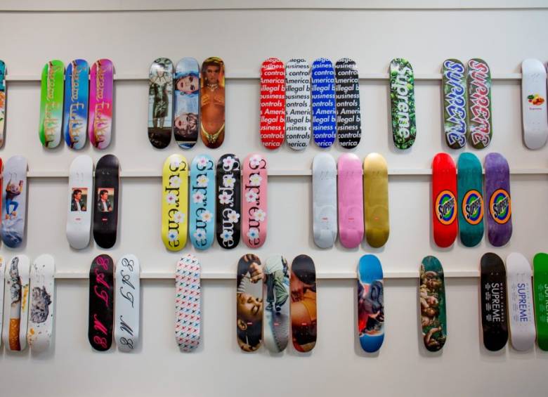 Tablas de skate “supremas” en la casa de subastas. Foto: Cortesía Sotheby’s