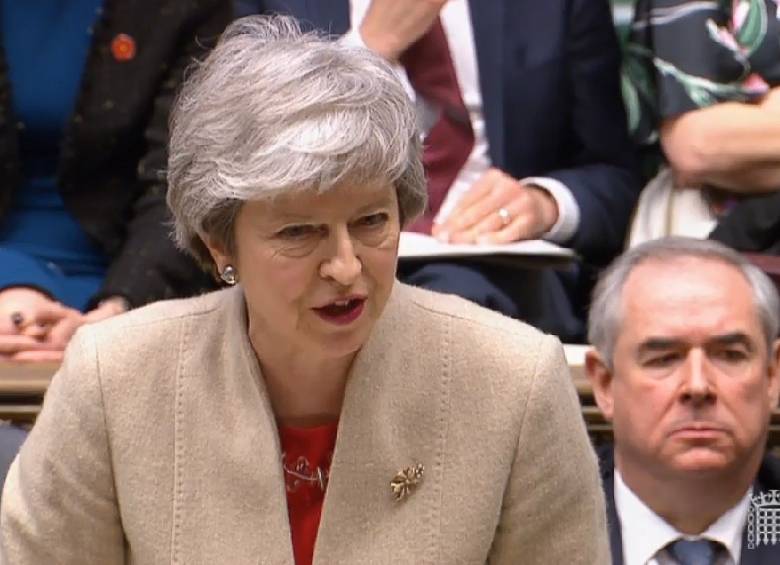 La primera ministra británica, Theresa May, en la Cámara de los Comunes. FOTO: EFE 