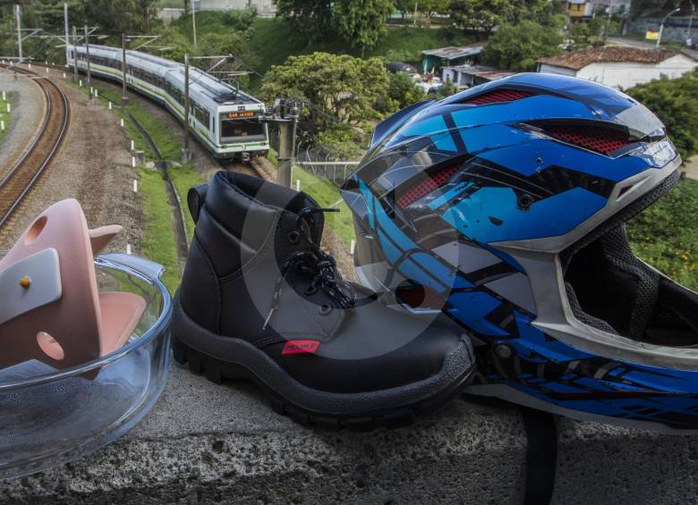 Objetos olvidados por los usuarios en el metro de Medellín. FOTO ROBINSON SÁENZ