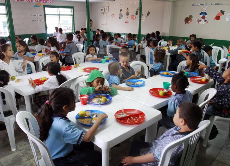 Usuarios, padres de familia, rectores, jefes de núcleo, personeros estudiantiles hacen parte de la Mesa de Seguridad Alimentaria, que vigila Restaurantes Escolares. FOTO mANUEL sALDARRIAGA