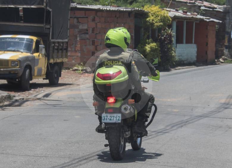 La Policía reforzó su presencia en el corregimiento Altavista para evitar intimidaciones a la comunidad. FOTO Róbinson Sáenz