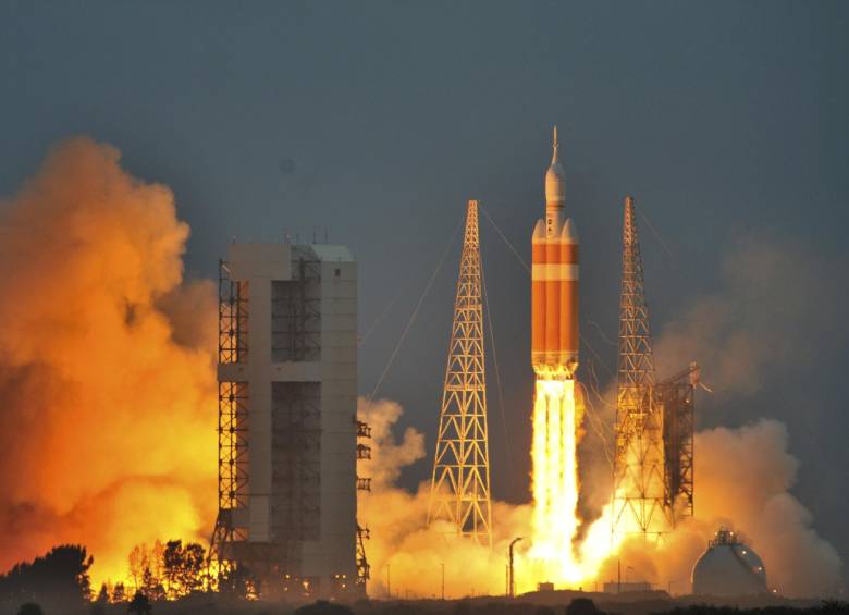 Orión parte impulsada por el cohete Delta IV. En el futuro se probará el nuevo sistema SLS, otra gran novedad. FOTO REUTERS