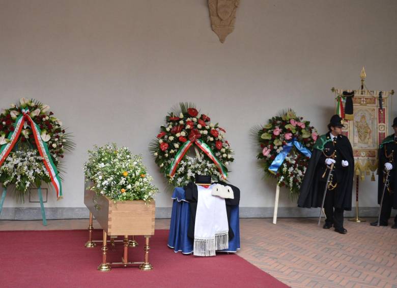 La ceremonia no duró más de una hora y media, a petición de la familia. FOTO AFP