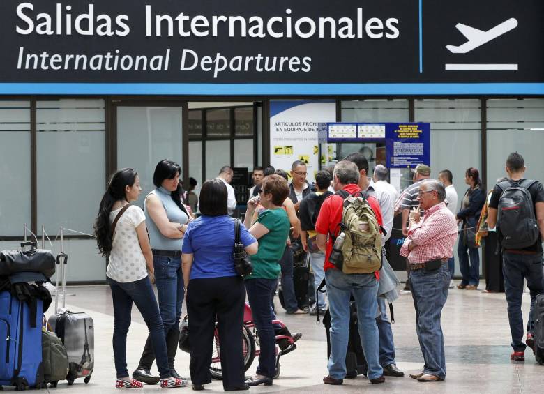Entre los aeropuertos que más movilizarán pasajeros está el José María Córdova de Rionegro, Antioquia, donde se esperan más de 4.500 registros migratorios diarios durante esta temporada, según Migración Colombia. No olvide renovar su pasaporte. FOTO jaime pérez
