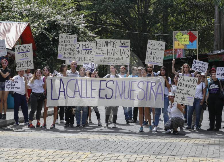 La protesta fue el pasado domingo en inmediaciones del parque. FOTO MANUEL SALDARRIAGA