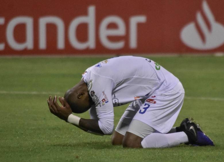 El infortunio de César Mena. FOTO EFE