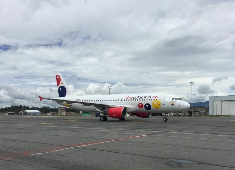 Este es el décimo avión de la aerolínea, incorporado a comienzos de julio de 2016. Es un Airbus A320. FOTO Cortesía Vivacolombia