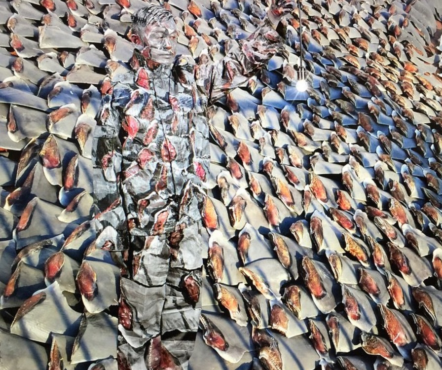Liu Bolin es un artista, escultor y fotógrafo chino que durante más de una década ha trabajado con el método de pintura de camuflarse a sí mismo para tocar temas políticos y sociales. FOTO @liubolin