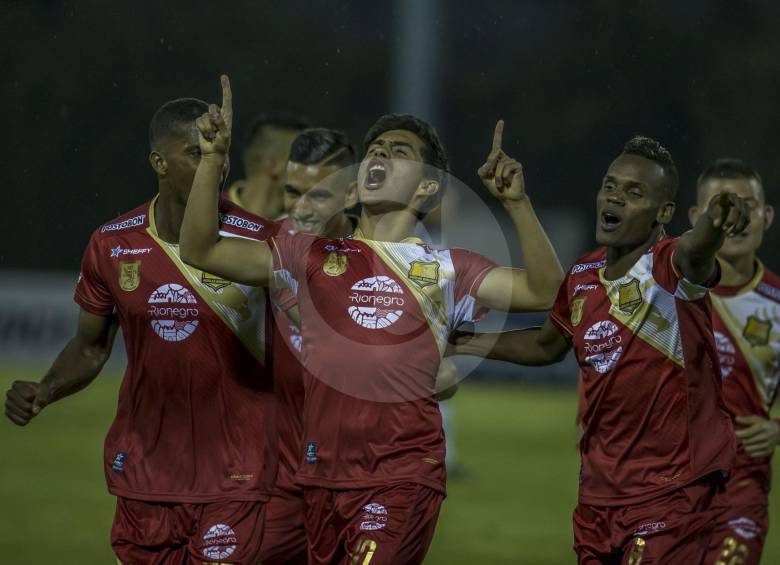 Mauricio Gómez se encargó de logar el empate para Rionegro y mostrar el camino de goles y victoria para su equipo, que venció 3-1 a Independiente. FOTO Juan Antonio sánchez