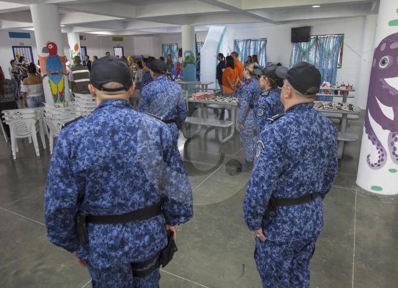 En seis ciudades del país, funcionarios del Instituto Nacional Penitenciario y Carcelario estarían cobrando por trasladar detenidos de las URI a los centros penitenciarios. FOTO Manuel saldarriaga