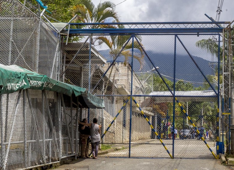 La cárcel de máxima seguridad La Paz, en Itagüí, tiene actualmente una población carcelaria de 1.166 personas, aunque el centro de reclusión solo fue construido para albergar a un máximo de 362 internos. FOTO JUAN ANTONIO SÁNCHEZ OCAMPO