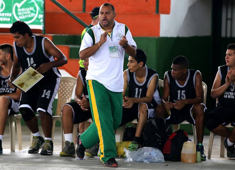 Contra Apartadó sufrió Darinel Acosta. Ayer, ante Dabeiba, estuvo más tranquilo.