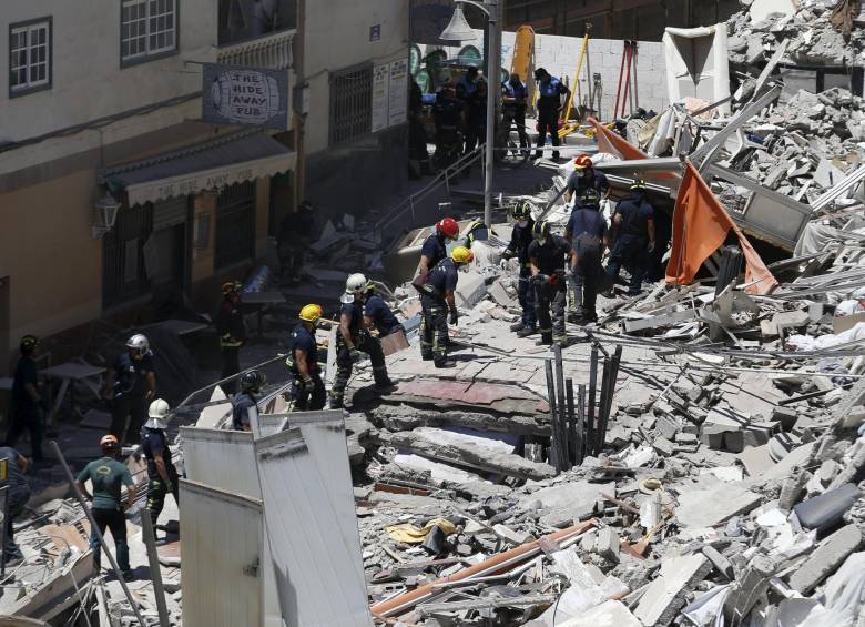 El derrumbe se presentó en un edificio de la calle Valle Menéndez, en el muncipio de Arona, de la isla de Tenerife. FOTO REUTERS