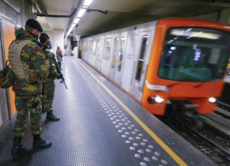 Después de los ataques de París, gobiernos europeos aumentaron el pie de fuerza en lugares concurridos e implementaron mayores labores de inteligencia, estrategia que parece no ha evitado por completo nuevos ataques de grupos yihadistas. FOTO reuters