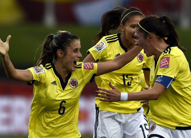 Daniela Montoya celebra su sufrido gol ante México. Un empate en el debut del Mundial femenino que huele a triunfo, porque perdían hasta el minuto 81. FOTO AFP