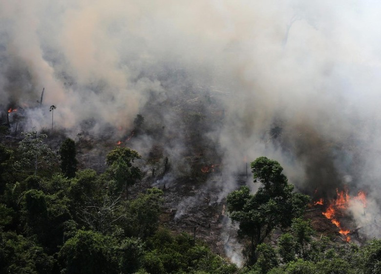 Hace más de 17 días se dispararon los incendios forestales, aparentemente causados por el hombre. FOTO: REUTERS.