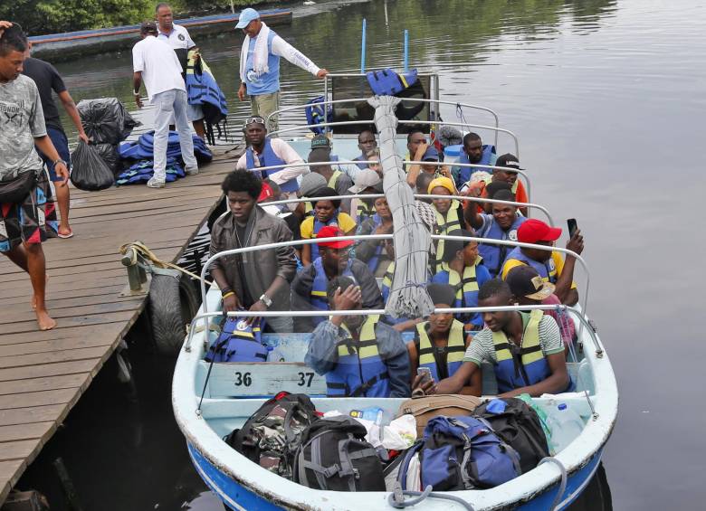 Desesperados, para evitar ser deportados, decenas de cubanos se lanzaron al mar en pangas para seguir buscando su sueño de llegar a Estados Unidos. FOTO juan antonio sánchez