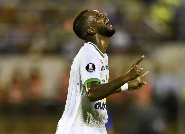 Luiz Antonio marcó el segundo tanto para el equipo de Chapecó que debutó con triunfo en la competición. FOTO AFP
