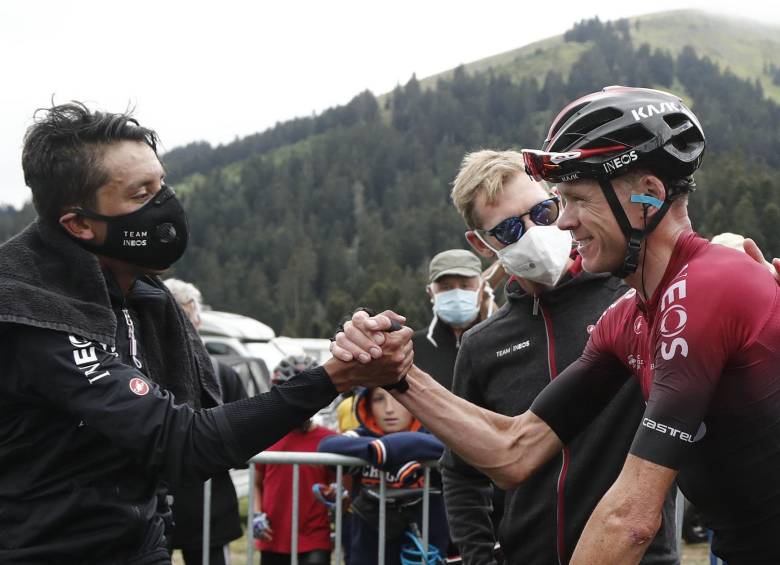 Egan Bernal logró ayer su triunfo número 15 como ciclista profesional. Con Froome hace una llave ganadora. FOTO EFE