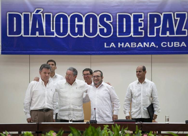 Hechos como lo pactado entre Santos y “Timochenko” elevaron la confianza en la paz. FOTO reuters