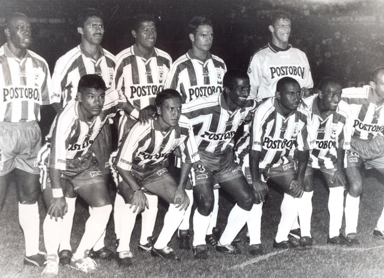 Calero y un once de lujo en Atlético Nacional en 1998, junto a cracks como Diego León Osorio, Néider Morantes, Alexis García, el Nene Mackenzie o Luis Carlos Perea. FOTO ARCHIVO