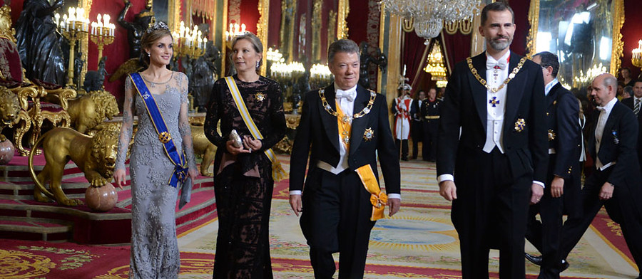 La lista de invitados se preparara con todo cuidado, el mismo que determina el menú que se sirve a los afortunados que esa noche comparten mesa con los Reyes de España. FOTO SIG