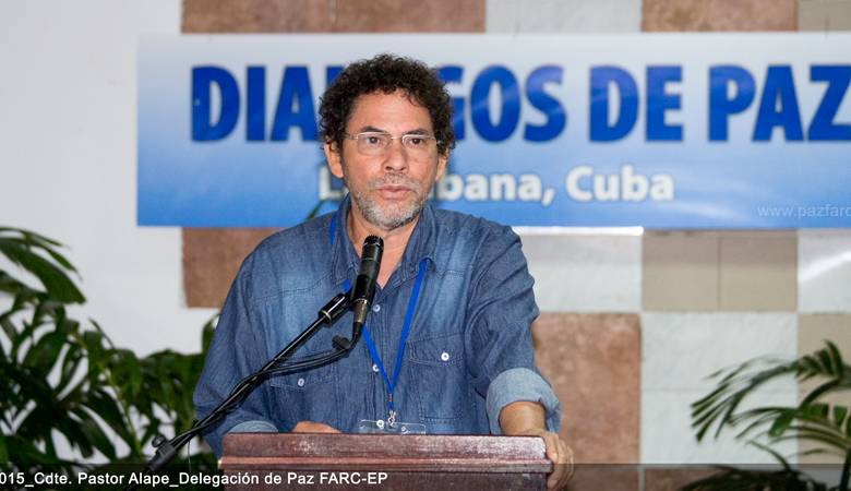 “Pastor Alape”, hablando a nombre de las Farc, también criticó la venta de la empresa Isagén por parte del Gobierno. FOTO colprensa.