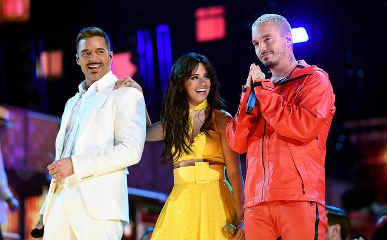 Ricky Martin, Camila Cabello y J Balvin. Foto: Afp