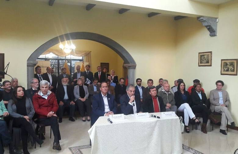 Las delegaciones de paz del Gobierno y el Eln presentaron los avances que se alcanzaron en el primer ciclo de negociaciones que se llevó a cabo en Quito Ecuador. FOTO COLPRENSA