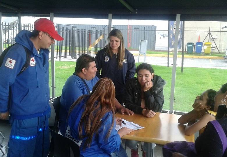 Diez repatriados más llegaron a Colombia este martes desde Ecuador, con estos se completan 526 connacionales los que han llegado al país tras el sismo del pasado 16 de abril. FOTO Colprensa