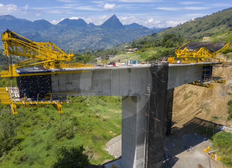 La conexión de Cuarta Generación, con 50,5 km de intervención y 32,2 km de vía nueva, tiene además tres intercambiadores viales en Camilo C, Titiribí y La Sinifaná. FOTO manuel saldarriaga