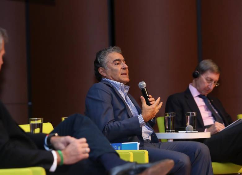 En un foro realizado ayer en la Universidad Eafit, David Bojanini, uno de los líderes del Grupo Empresarial Antioqueño, manifestó su respaldo al proceso de paz. FOTO Cortesía Eafit