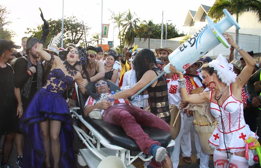 En varios sectores de Barranquilla hubo diferentes expresiones de dolor por la muerte de “Joselito Carnaval”. FOTO COLPRENSA